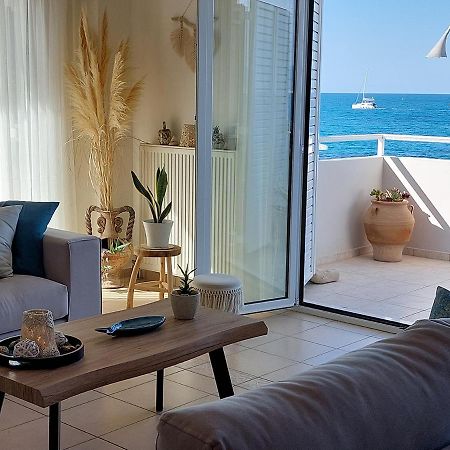 Amazing Beachfront Apartment In Hersonissos ภายนอก รูปภาพ