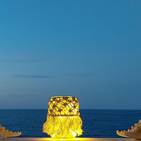 Amazing Beachfront Apartment In Hersonissos ภายนอก รูปภาพ