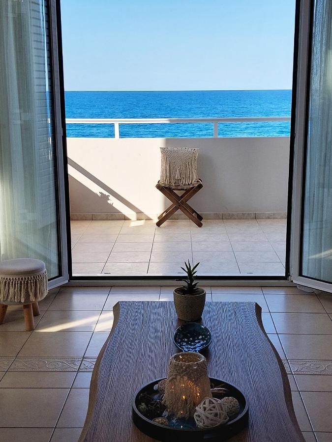 Amazing Beachfront Apartment In Hersonissos ภายนอก รูปภาพ