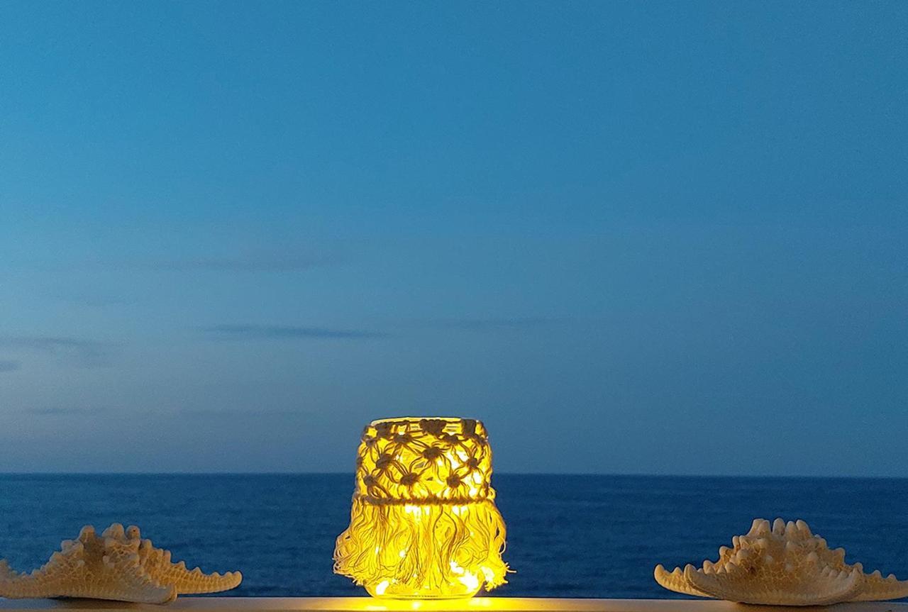 Amazing Beachfront Apartment In Hersonissos ภายนอก รูปภาพ