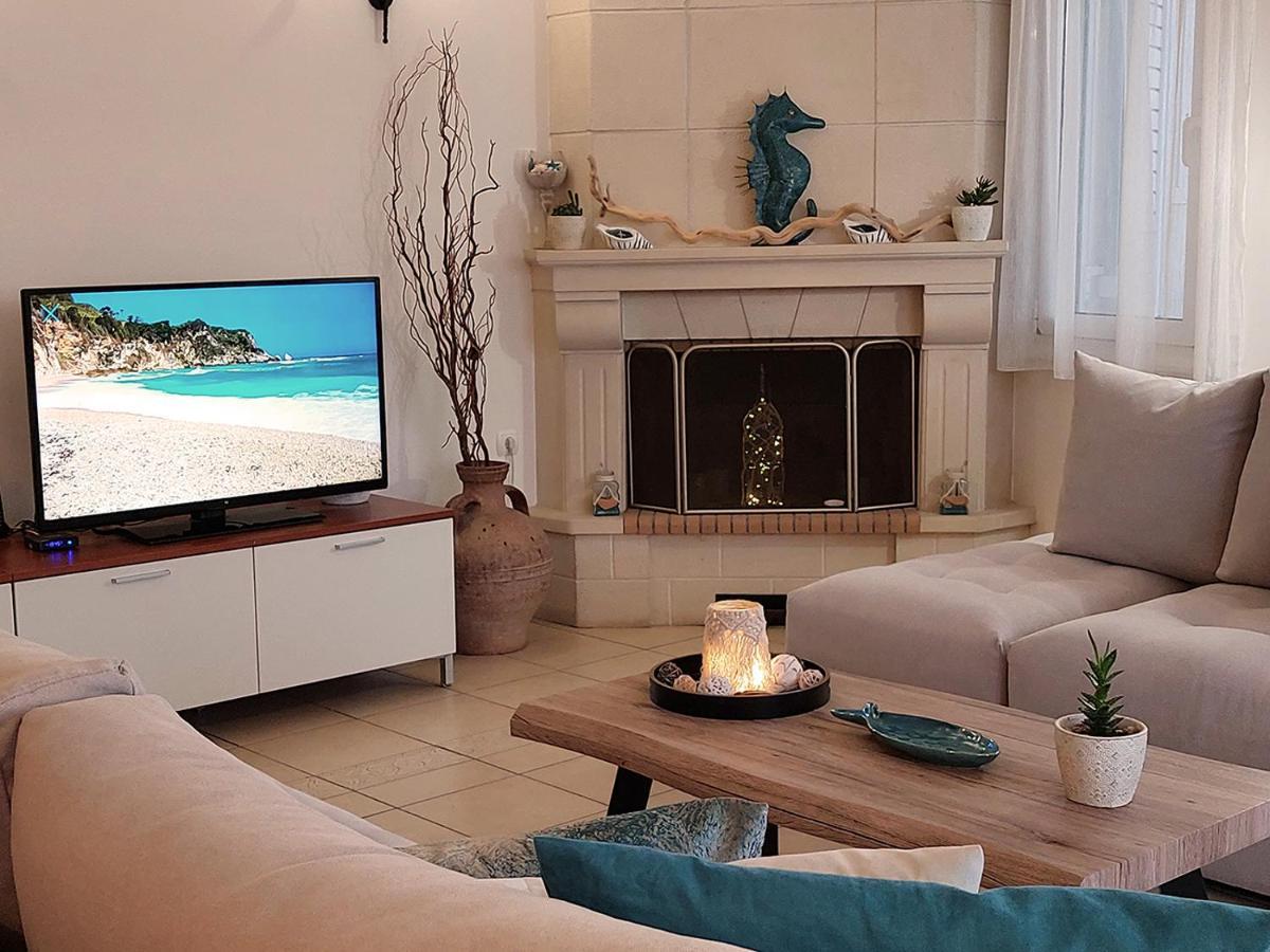 Amazing Beachfront Apartment In Hersonissos ภายนอก รูปภาพ