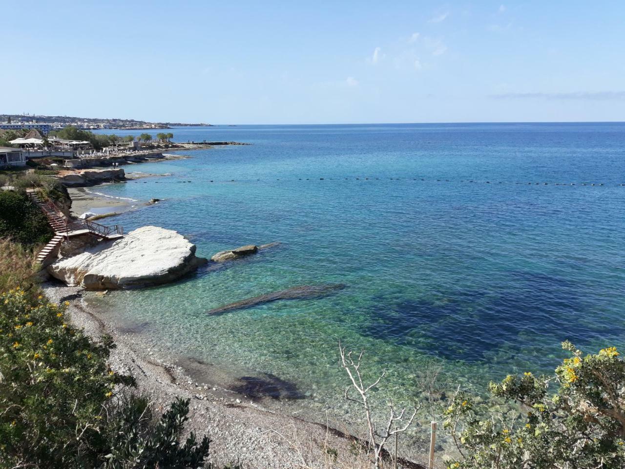Amazing Beachfront Apartment In Hersonissos ภายนอก รูปภาพ