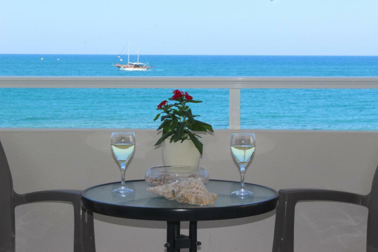 Amazing Beachfront Apartment In Hersonissos ภายนอก รูปภาพ