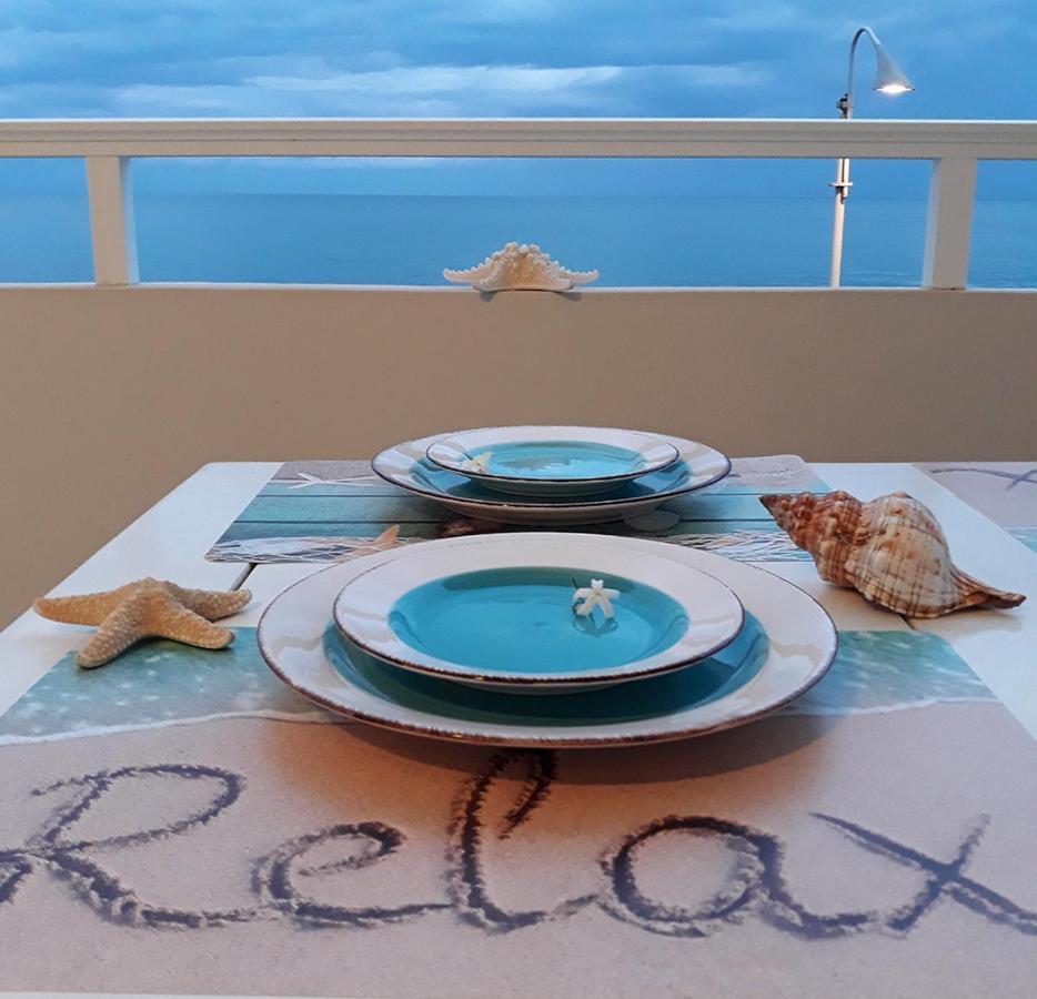 Amazing Beachfront Apartment In Hersonissos ภายนอก รูปภาพ